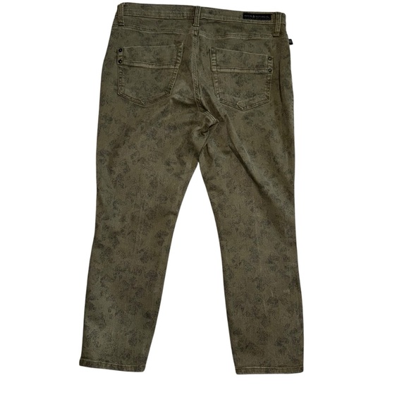 Rock & Republic Women’s Jeans SZ 16 Olive Green Print Capri Mid Rise Stretchy - Picture 3 of 7